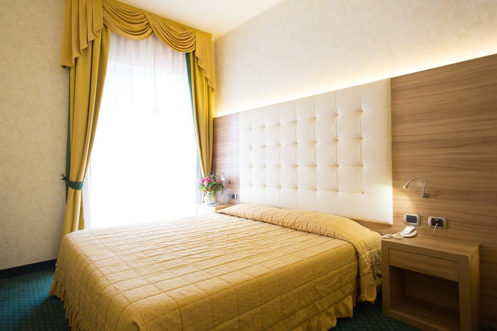 Hotel Capri Bardolino 3S Room photo