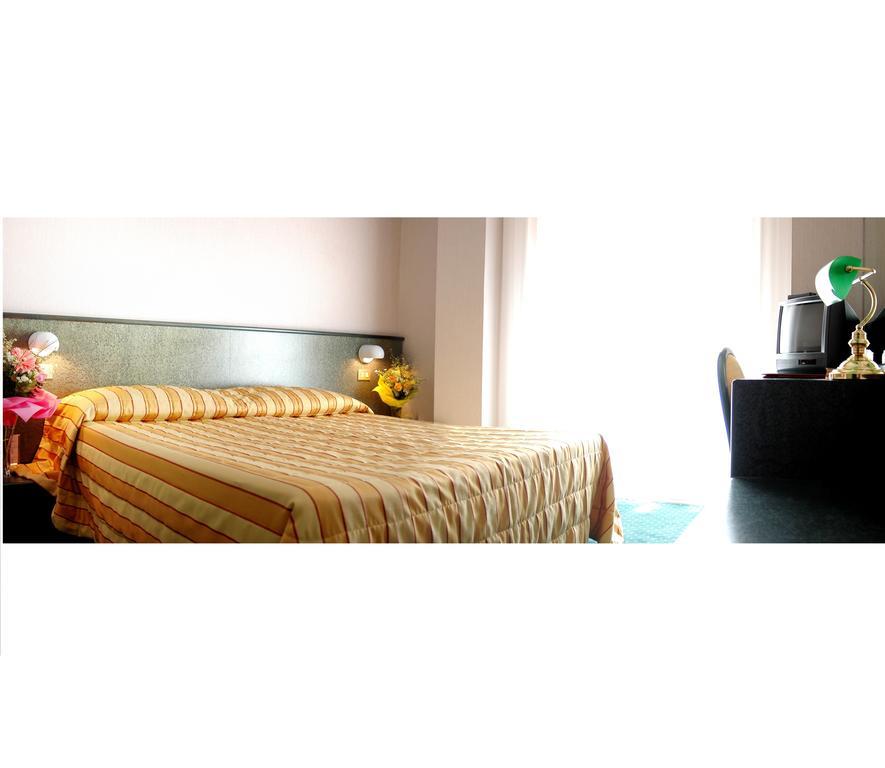 Hotel Capri Bardolino 3S Room photo