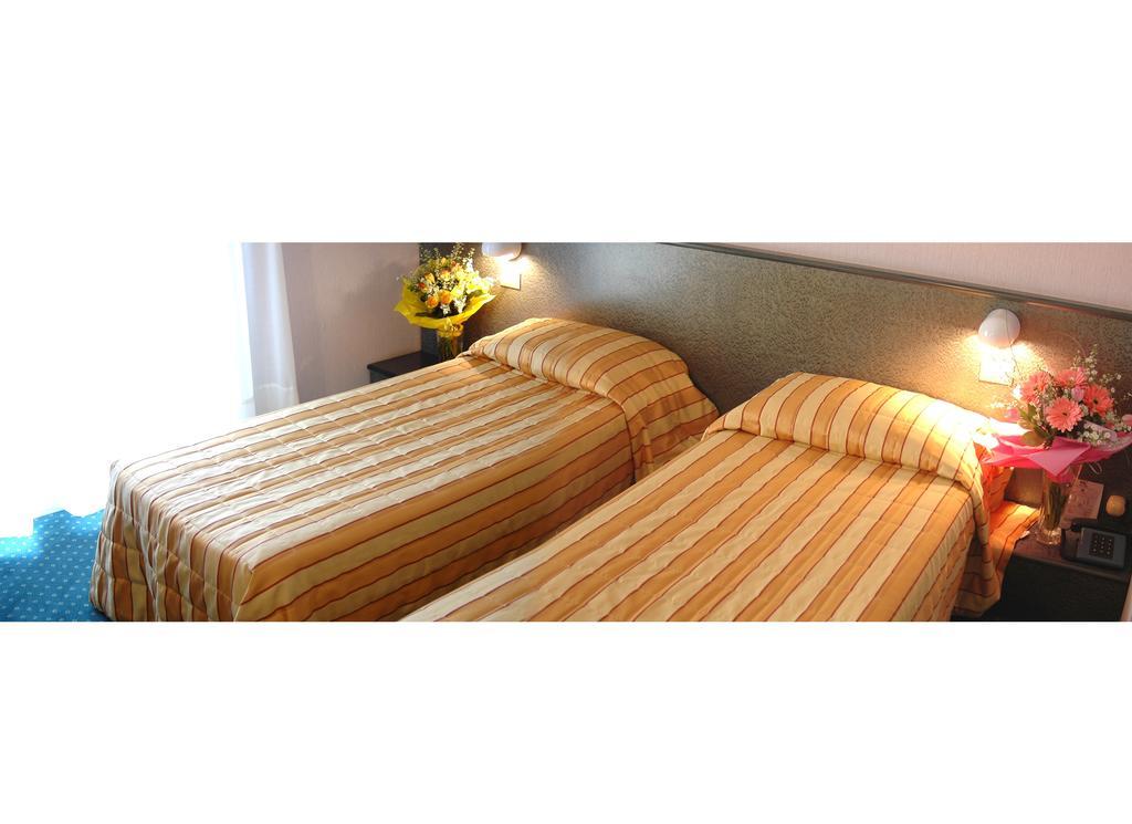 Hotel Capri Bardolino 3S Room photo
