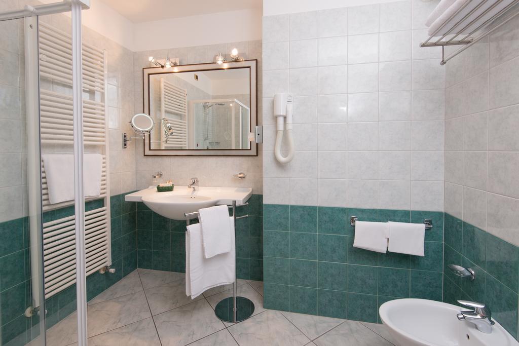 Hotel Capri Bardolino 3S Room photo