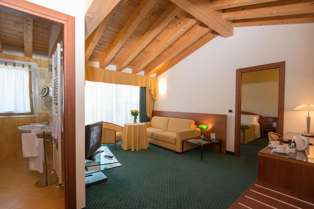 Hotel Capri Bardolino 3S Exterior photo