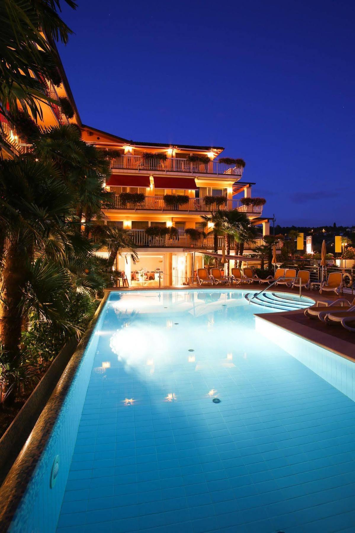 Hotel Capri Bardolino 3S Exterior photo